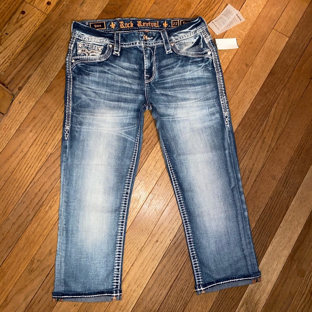 NWT ROCK REVIVAL YARA EASY CROP JEANS